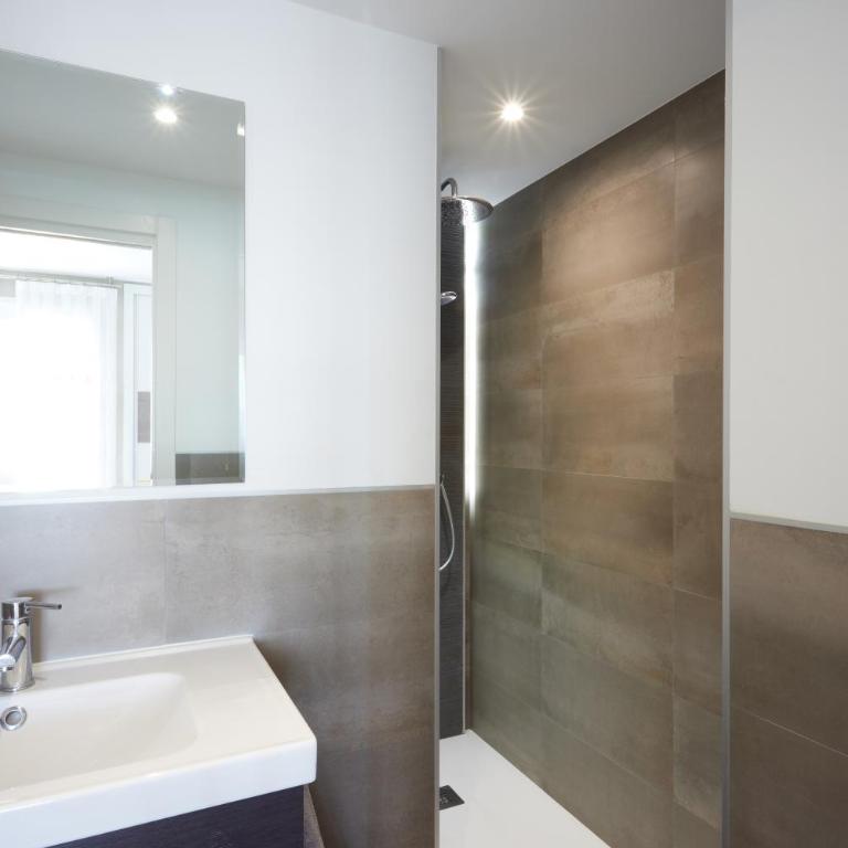 Bright & Modern 2 Bedroom Apartment 300m to the Beach - Marbella - Two-Bedroom Apartment - 24