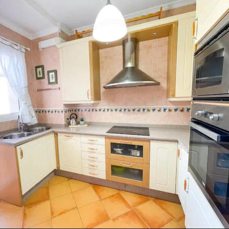 Apartamento céntrico muy luminoso, junto al teatro romano y con vistas a la Alcazaba - Apartment mit 3 Schlafzimmern - 8