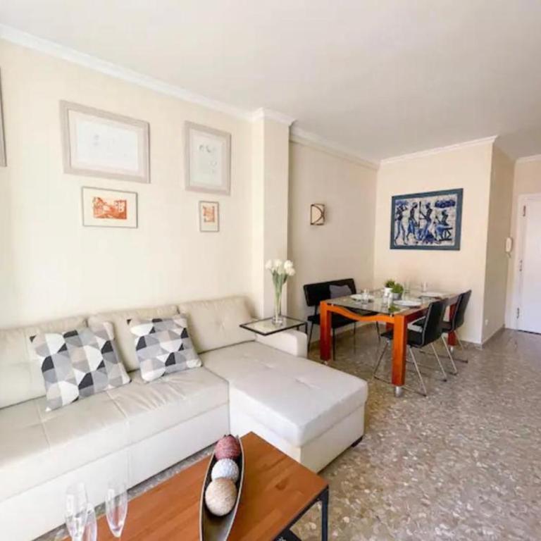 Apartamento céntrico muy luminoso, junto al teatro romano y con vistas a la Alcazaba - Apartment mit 3 Schlafzimmern - 9