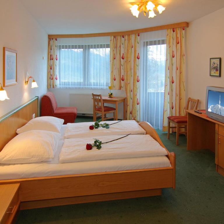 Hotel Garni Romantik - Doppelzimmer mit Bergblick - 5