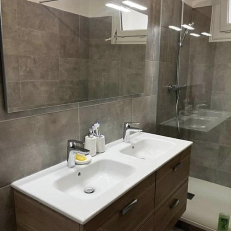 Appartement spacieux, proche centre ville. - Appartement 1 Chambre - 9
