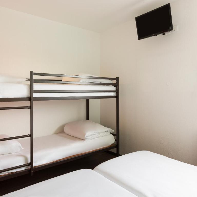 Hôtel F1 Reims Tinqueux - Chambre avec 4 Lits Simples et Salle de Bains - 9