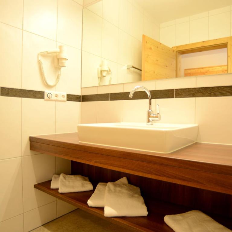 Hotel Brunnwirt - Doppelzimmer mit Balkon - 5