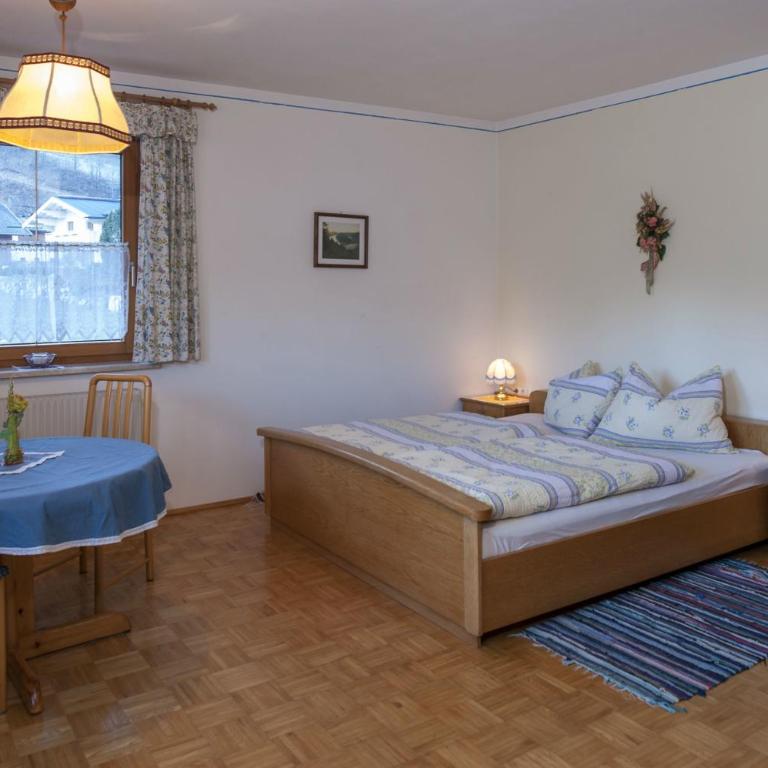 Haus Schönegger - Apartment mit 1 Schlafzimmer und Balkon - 1