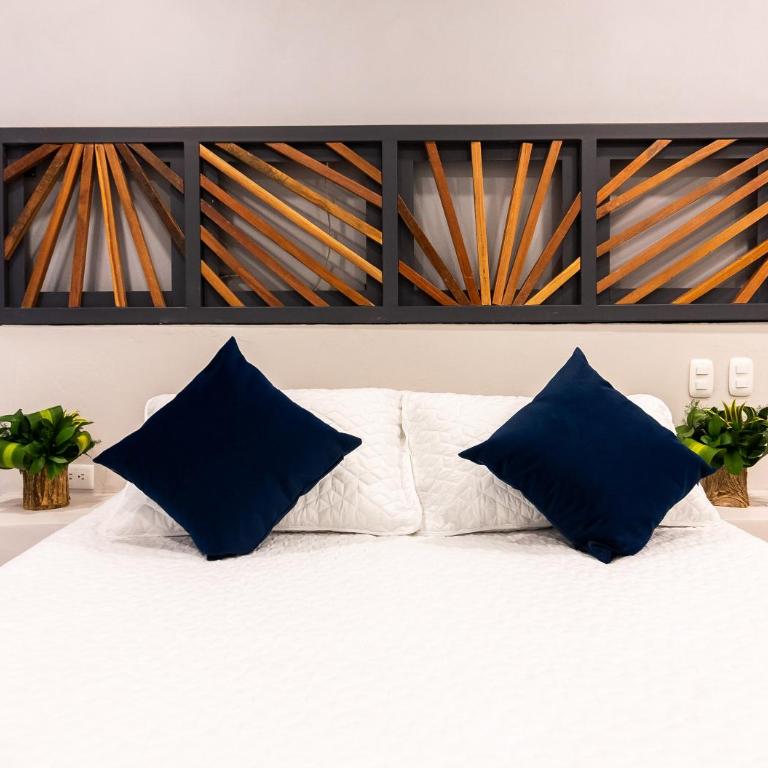 The Garden Suites - Queen Room - 6