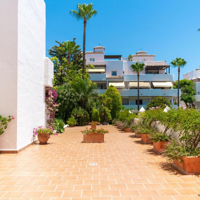 Golden Mile Duplex Marbella - Three-Bedroom Apartment - 32