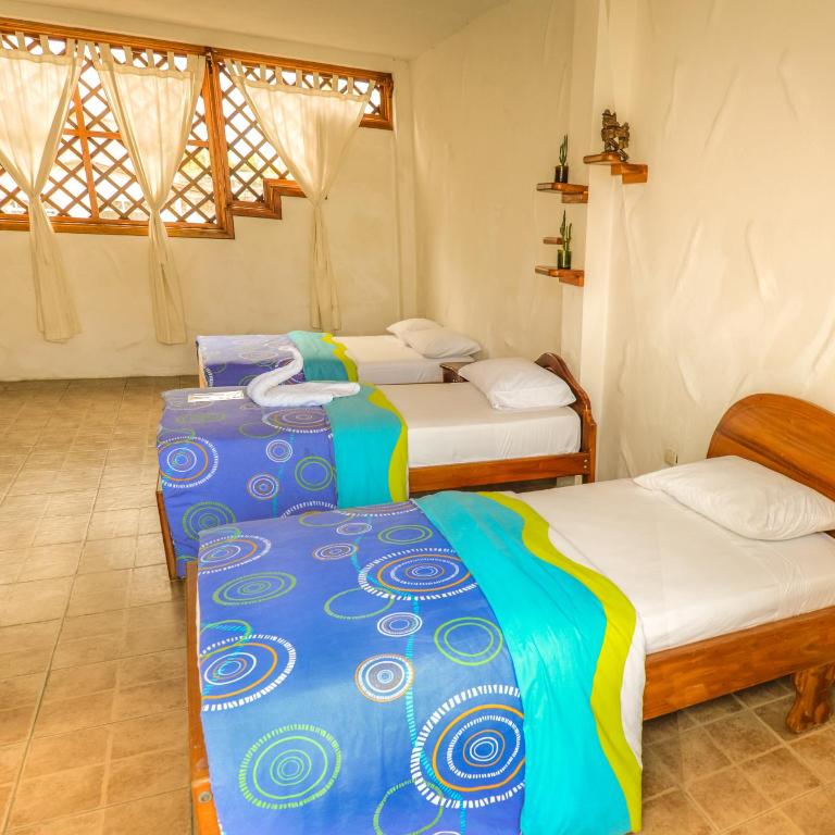Galapagos Native - Family Room - 1