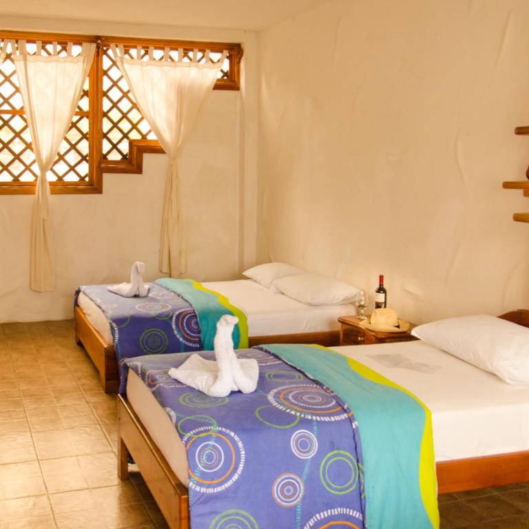 Galapagos Native - Family Room - 2