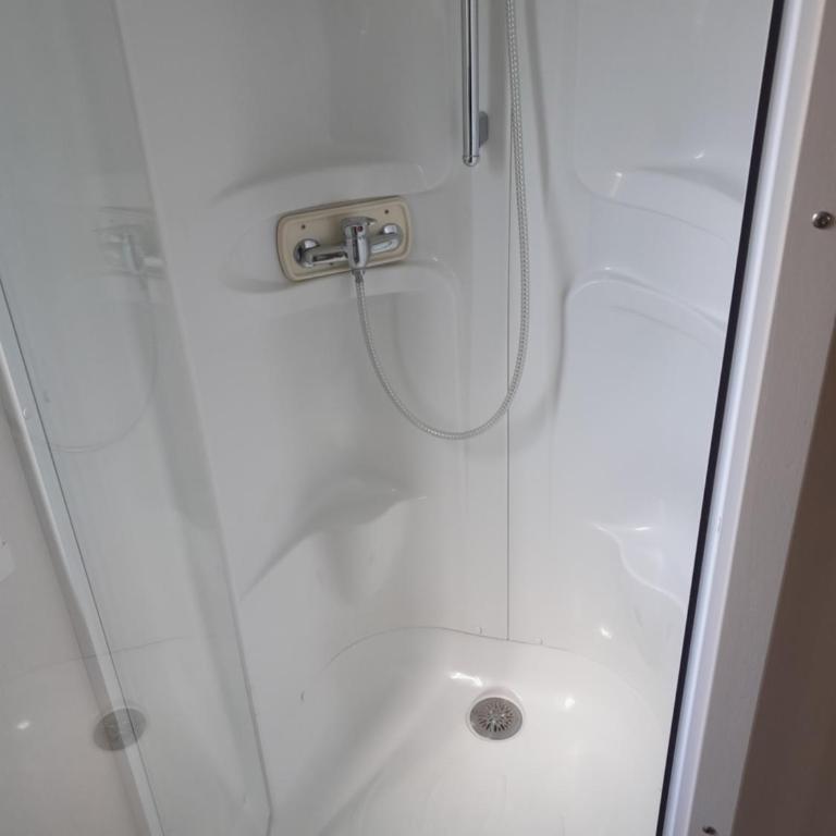 Grand mobilhome spacieux 8 places Fréjus avec piscine payante - Mobile Home - 8