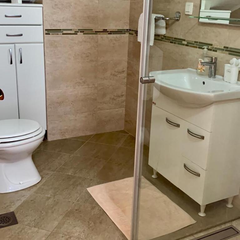 Apartments Herceg Novi - Apartman sa 2 Spavaće Sobe, Balkonom i Pogledom na More (4 Odrasle Osobe) - 1