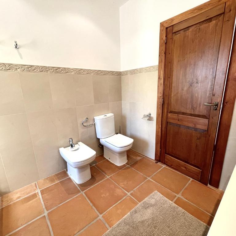 Villa de estilo español con jardín y piscina - Villa - 26