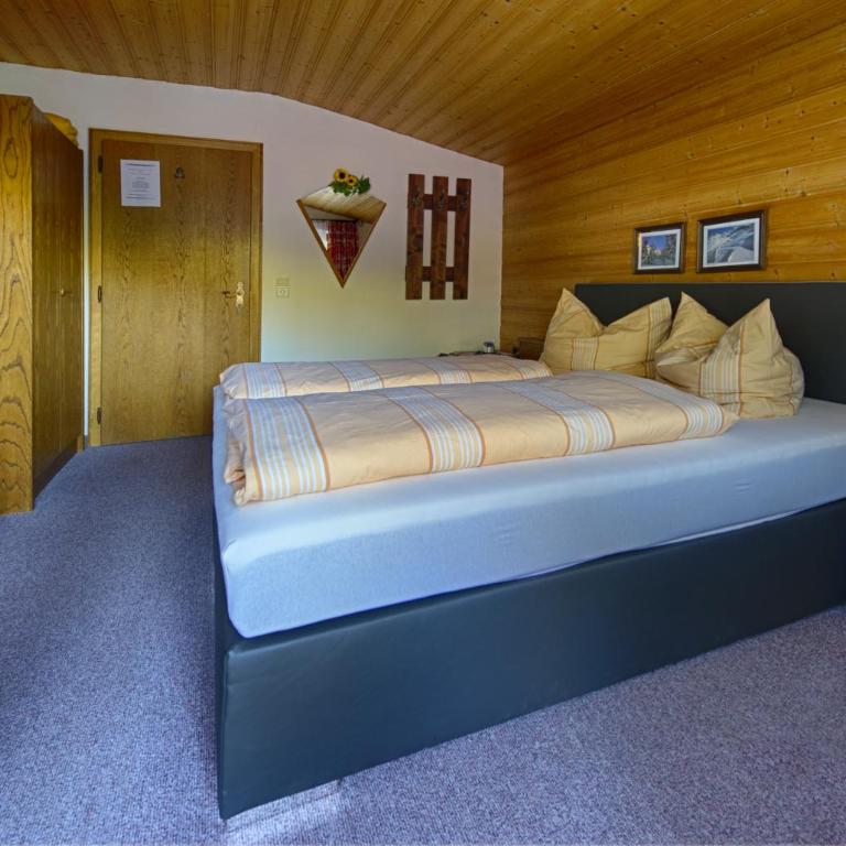 Garni Fischer - Doppelzimmer mit Balkon - 1