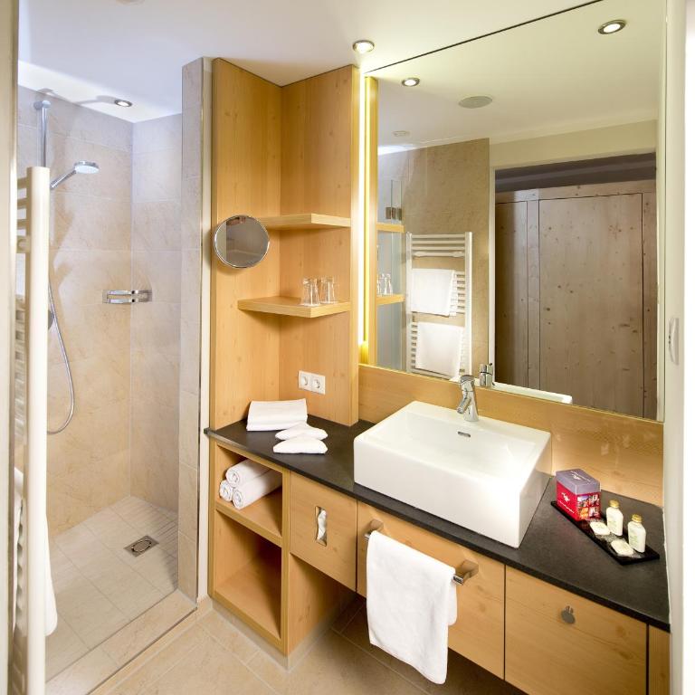 Hotel Tirolerhof 4 Sterne Superior - Doppelzimmer mit Balkon - 3