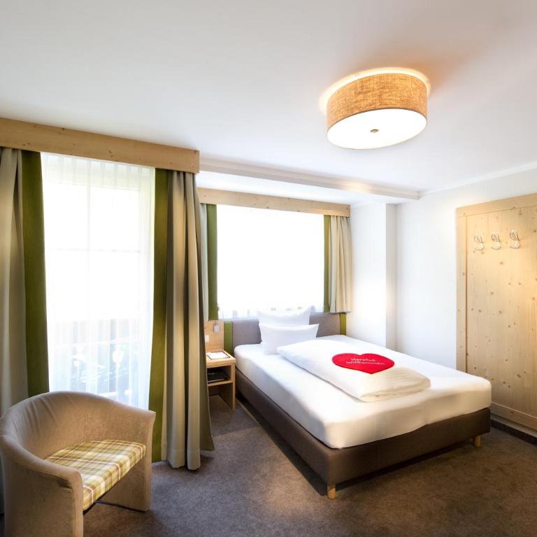 Hotel Tirolerhof 4 Sterne Superior - Comfort Einzelzimmer mit Balkon - 2