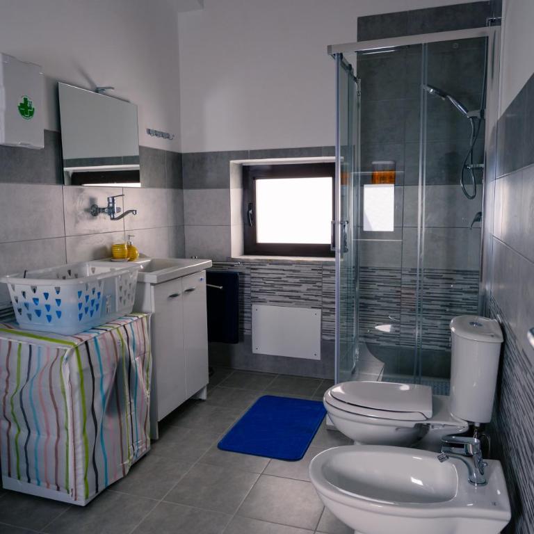 U Passiaturi Big House - Three-Bedroom Apartment - 10