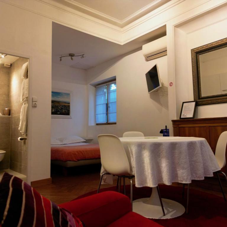 B&B "Clos Feuillat" - Chambre Triple avec Salle de Bains Privative - 4