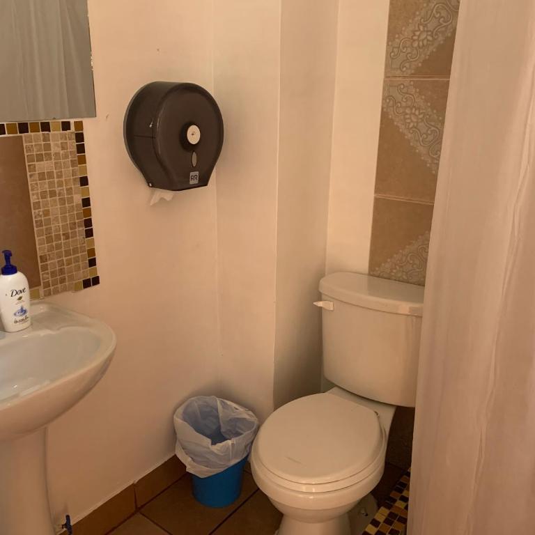 Hostal Iria - Habitación Estándar con baño compartido - 2 camas - 5