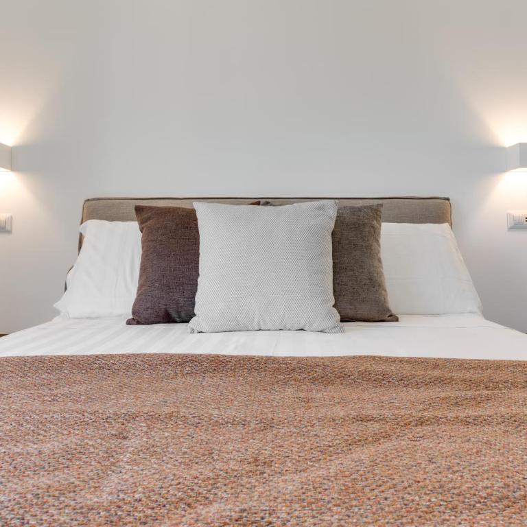 Caralis Suites Rooms - Superior King Room - 1