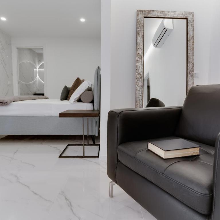 Caralis Suites Rooms - Standard King Room - 2