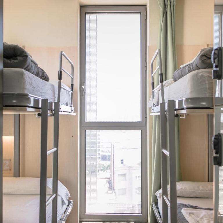 Urbany Hostel Barcelona - Twin Room with Private Bathroom - 5