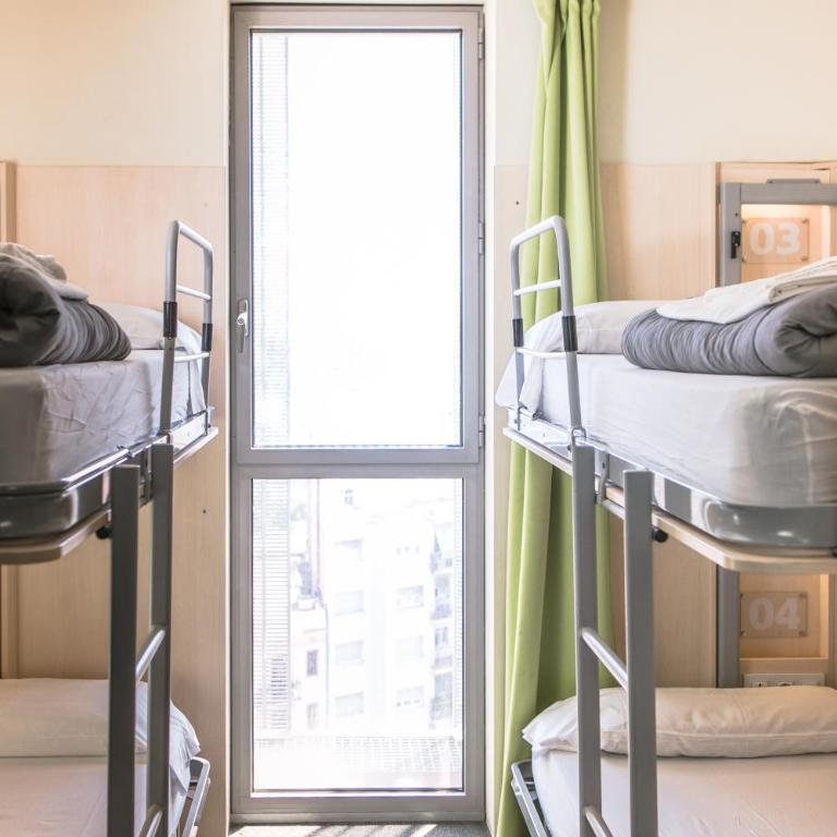 Urbany Hostel Barcelona - Bed in 4-Bed Mixed Dormitory Room - 3
