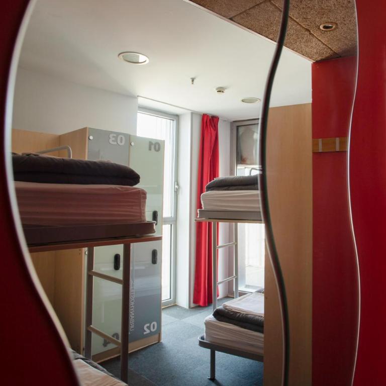 Urbany Hostel Barcelona - Single Bed in Female Dormitory Room - 6