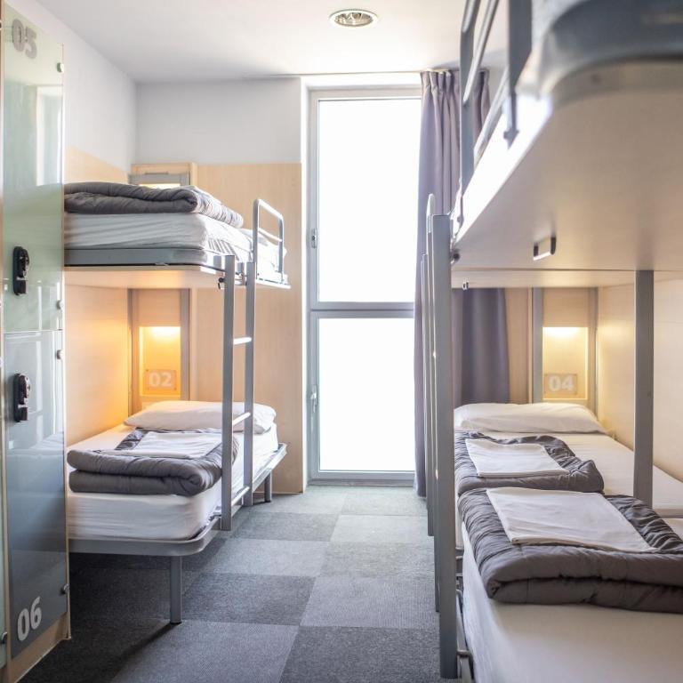 Urbany Hostel Barcelona - Single Bed in 6-Bed Dormitory Room - 7