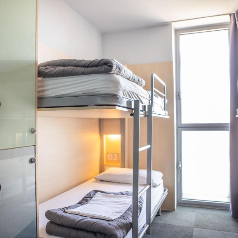 Urbany Hostel Barcelona - Single Bed in 6-Bed Dormitory Room - 4
