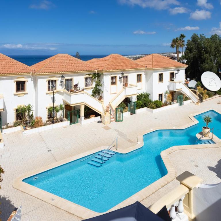 Stylish design w ocean & pool view, King size bed, Wifi,2 Smart Tv, street parking, 2 pools access - Apartamento de 1 dormitorio - 33