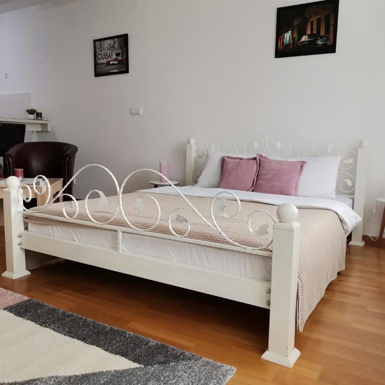VIKONT studio apartment with parking 5 eur per day - Studio Apartman - 12