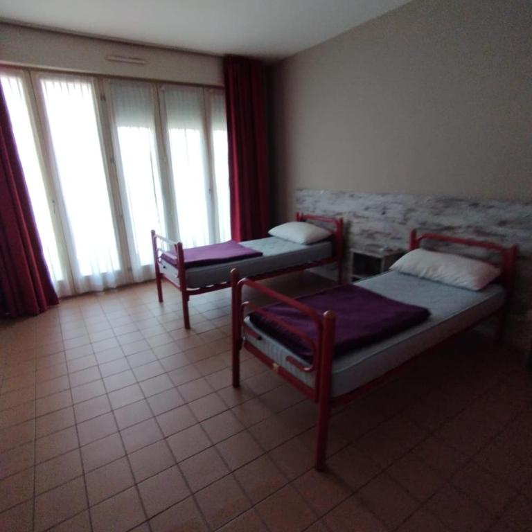 Ostello Torino - Camera Standard Doppia con Letti Singoli con Bagno in Comune - 3