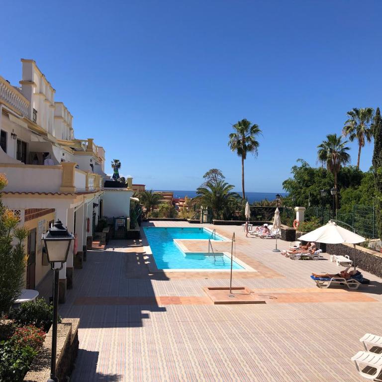 Stylish design w ocean & pool view, King size bed, Wifi,2 Smart Tv, street parking, 2 pools access - Apartamento de 1 dormitorio - 36