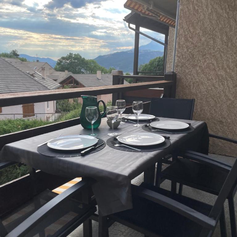 Joli T2 - Vue sur Lac - 5 min du plan d'eau d'Embrun - Appartement - Vue sur Lac - 8