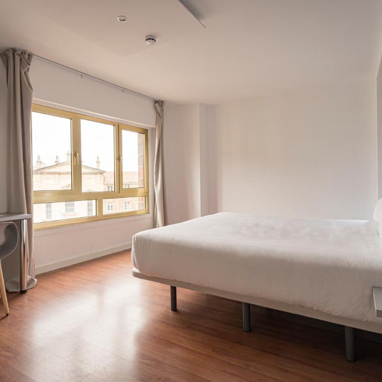 Alda Centro Gijón - Habitación con cama extragrande. - 2