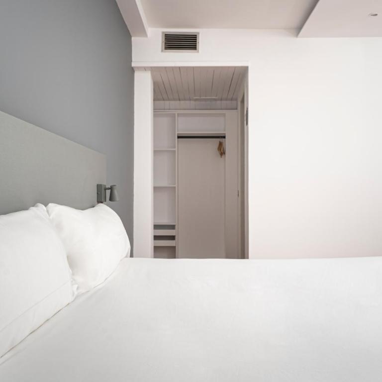Alda Centro Gijón - Habitación con cama extragrande. - 5
