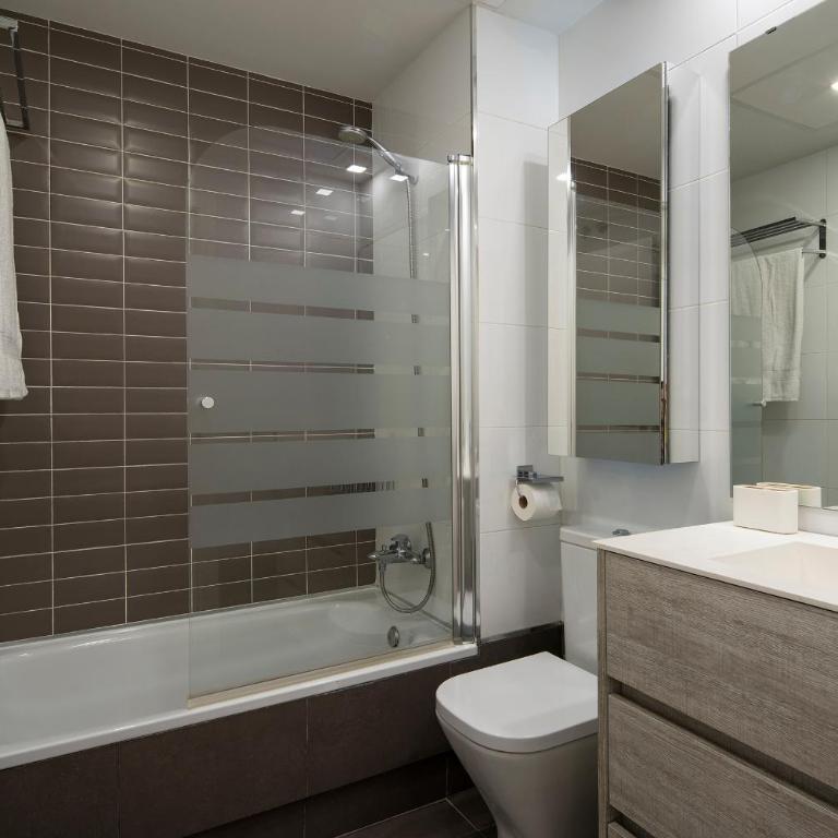 GUNI SUITES JARDINEs - Three-Bedroom Apartment - 14