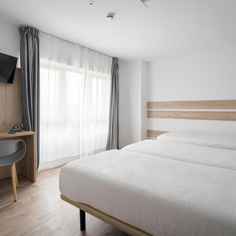 Alda Centro Gijón - Habitación Doble con cama supletoria - 2
