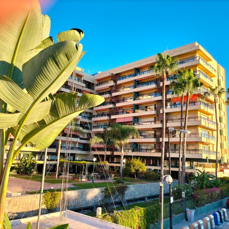 APARTAMENTO 1ª LINEA PLAYA GARAJE PISCINAS TERRAZA - Apartamento de 1 dormitorio - 2