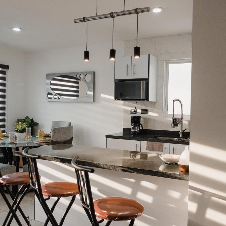 Amplio, hermoso, cómodo depa en Mazatlán - Three-Bedroom Apartment - 1