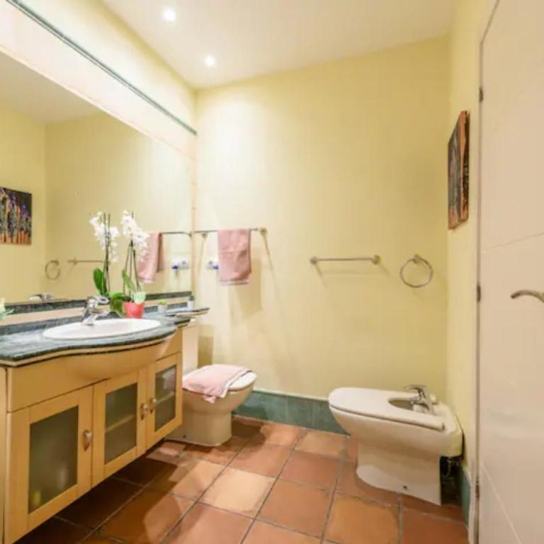 RamblasRentals Chic & Spacious Flat Pool Table 15M Ramblas - Parking - Wifi - Deluxe Apartment - 25