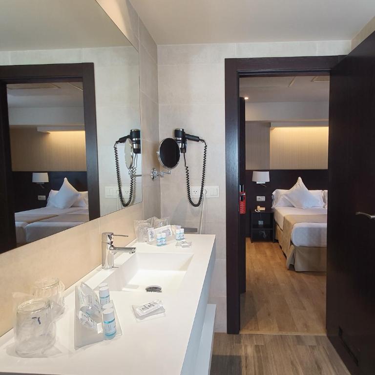 Montemar - Family Room - 8