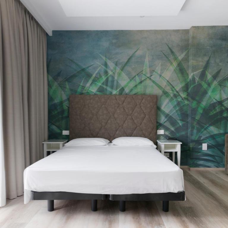 Hotel President - Deluxe Family Room with Balcony - 1