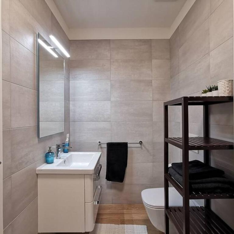 Experience The Loft! LOFT 18, downtown, near the lake FREE PARKING available - Appartamento con 1 Camera da Letto - 17