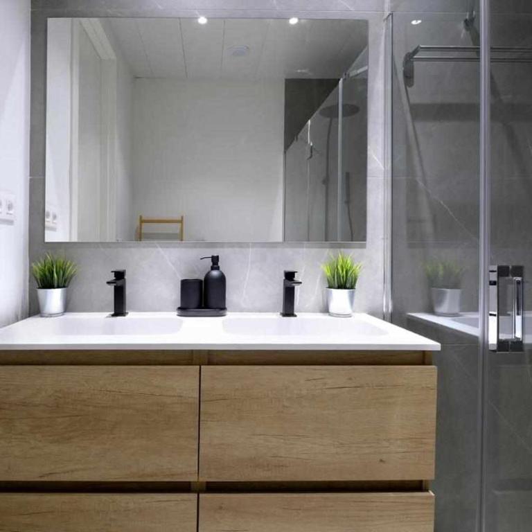 Mike House: Alójate en el corazón de Zaragoza - Two-Bedroom Apartment - 11