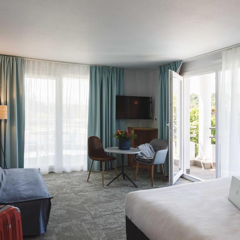 ibis Styles Aix les Bains Domaine de Marlioz - Chambre Double avec Canapé-Lit et Terrasse - 11