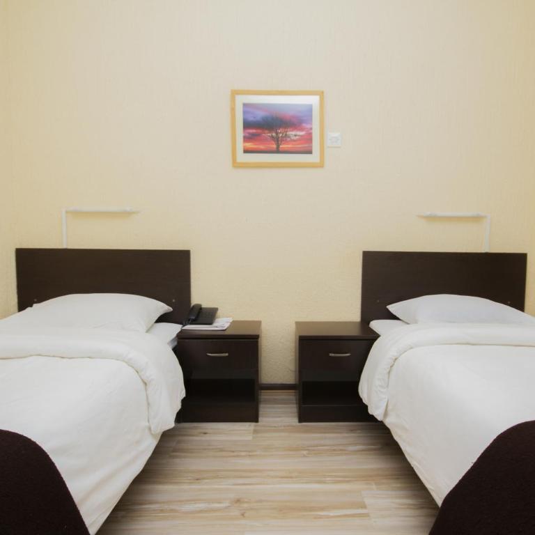 Guesthouse Junior - Economy Twin Room - 3