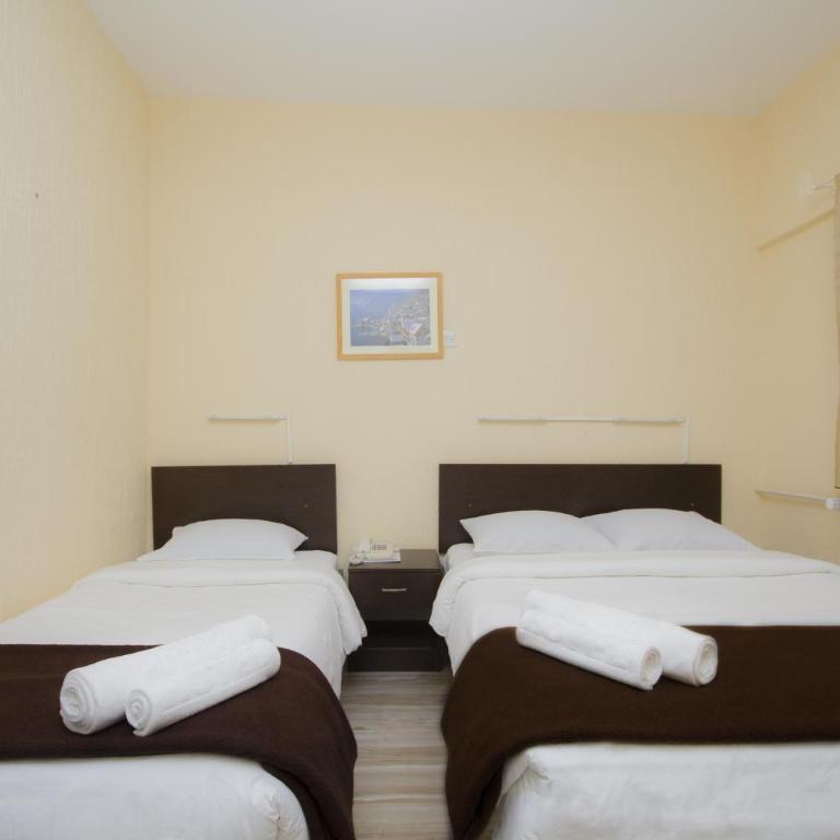 Guesthouse Junior - Economy Triple Room - 7