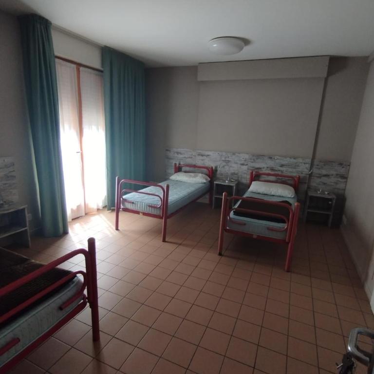 Ostello Torino - Posto Letto in Dormitorio Misto con 6 Letti - 4