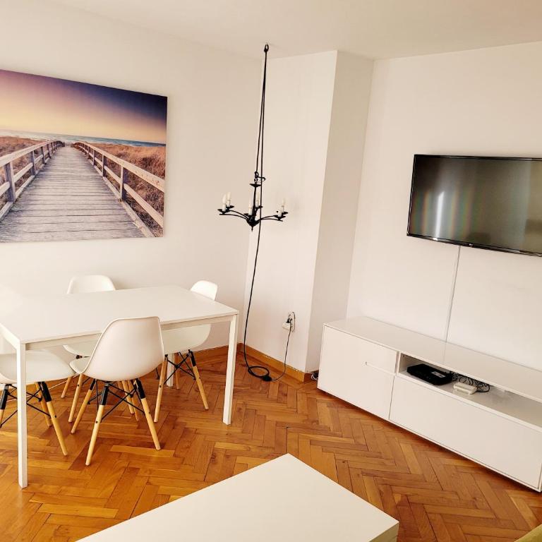 PISO CERCA DE LA CIUDAD MONUMENTAL - Apartamento de 2 dormitorios - 1