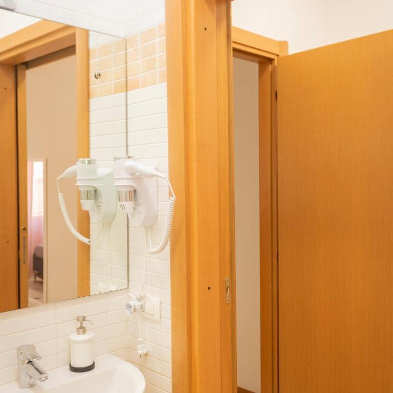 Vitti's Home Verona 3 - Camera Matrimoniale con Bagno Privato - 7